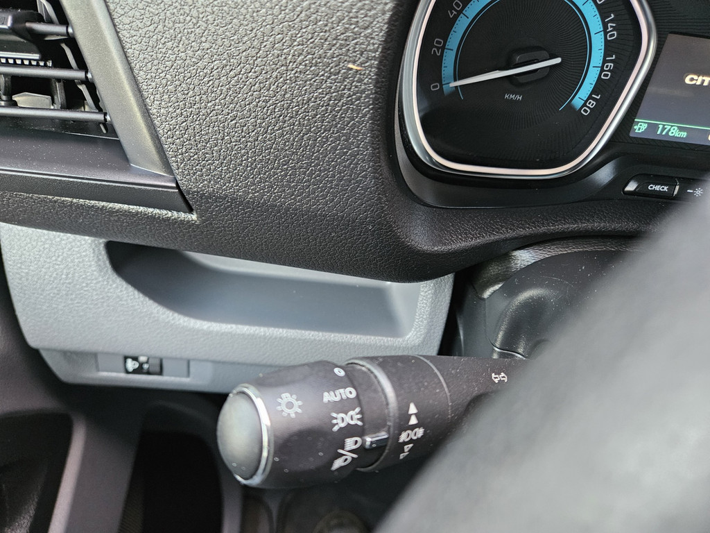 Citroen Ë-Jumpy Driver M 75 kWh Volledig Elektrisch! Actieradius 300KM! Carplay! Long Range! Navigatie! 15