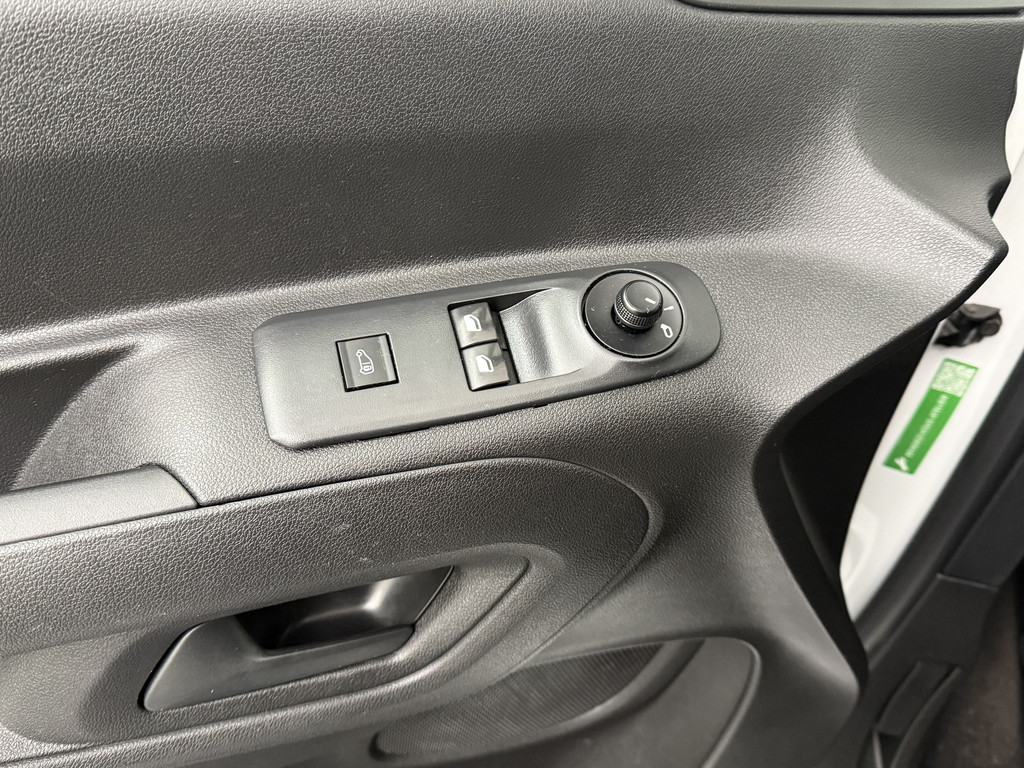 Citroen Berlingo 1.2 PureTech Benzine | 3-Persoons | Airco | Cruise | Camera | Multimedia 8