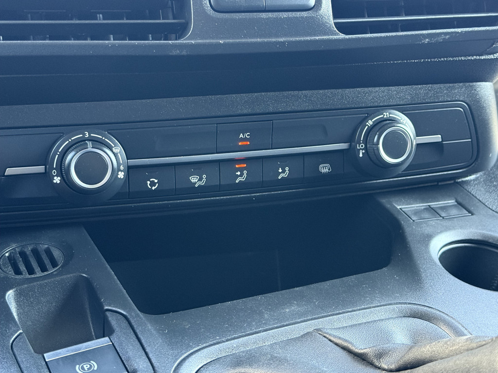 Citroen Berlingo 1.5 BlueHDI 102 PK / L2H1 / 1e EIG. / IMPERIAAL / TREKHAAK / INRICHTING / AIRCO / CRUISE / CAMERA 18