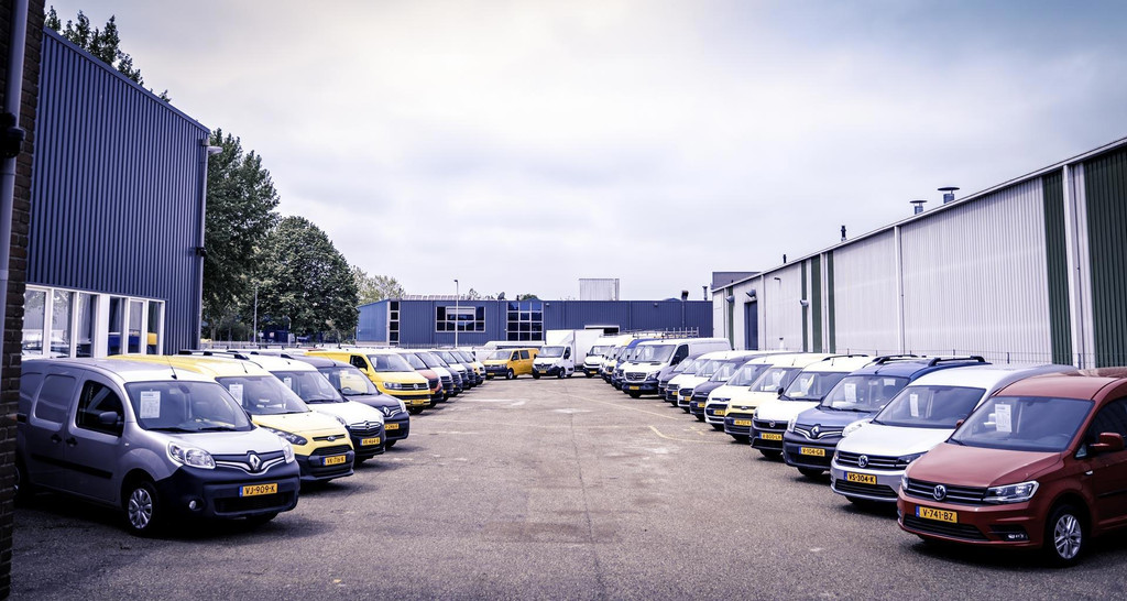 Citroen Berlingo 1.6 BlueHDI 99PK Club / App connect / 3 zits / PDC / Cruise 18