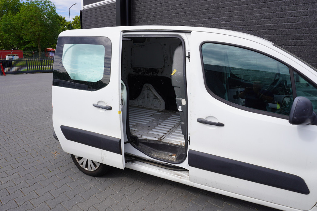 Citroen Berlingo 1.6 HDI - Airco - Cruise - Trekhaak - â¬2.950,- Excl. 7
