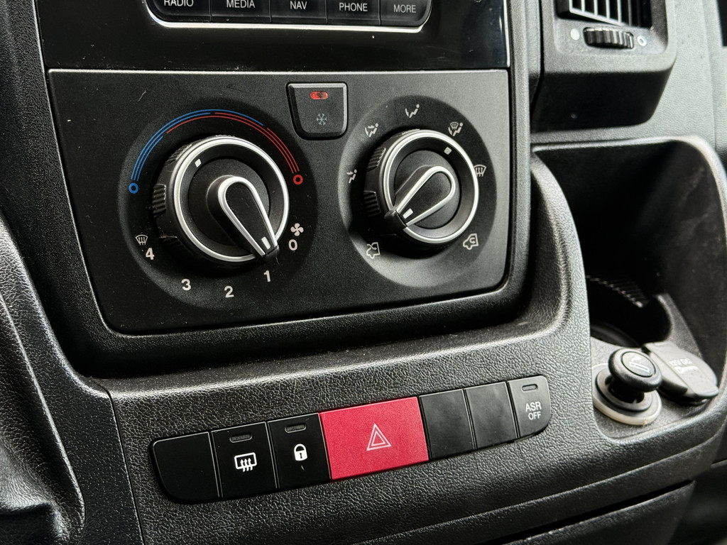 Citroen Jumper 2.0 BlueHDi 164 PK EURO 6 / L3H2 / ZWAAR MAXI / 1e EIG. / AIRCO / INRICHTING / NAVI / CAMERA / 3-ZITS / 3 TONS TREKHAAK / 3000 KG AHG 18