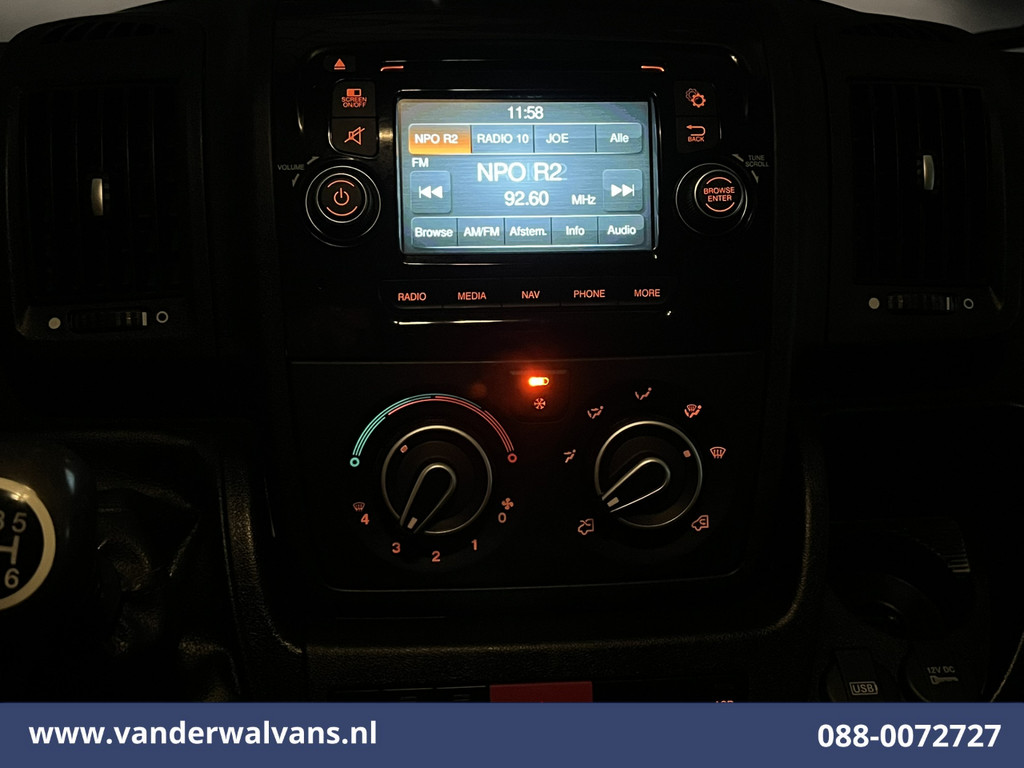 Citroen Jumper 2.0 BlueHDi 164pk L2H2 Euro6 Airco | Imperiaal | Navigatie | 2500kg Trekhaak | Camera | Cruisecontrol Parkeersensoren, Bijrijdersbank 18