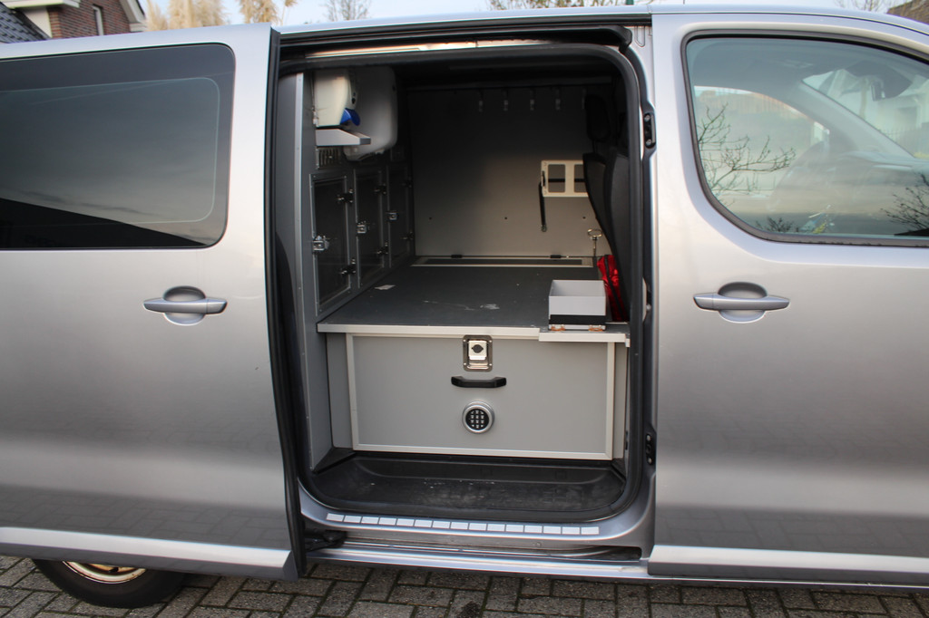 Citroen Jumpy 2.0 BlueHDI 180PK E6 Automaat M Club L2 Export price â¬10.900,- // Dog transport 9