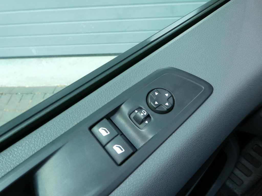 Citroen Jumpy 2.0 BlueHDI 180 pk L2H1 automaat /airco /navigatie /camera 17