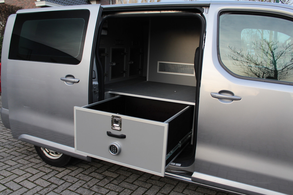 Citroen Jumpy XL 2.0 BlueHDI 180PK E6 Automaat M Club L3 Export price â¬12.500,- // Dog transport 21