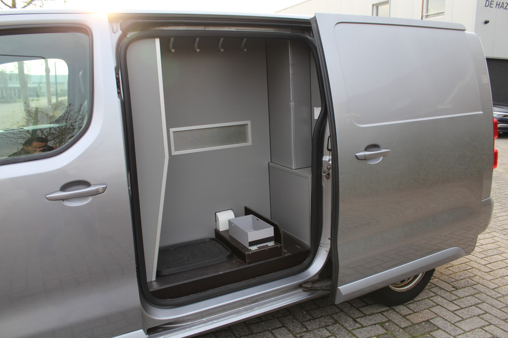 Citroen Jumpy XL 2.0 BlueHDI 180PK E6 Automaat M Club L3 Export price €9.900,- // Dog transport 17