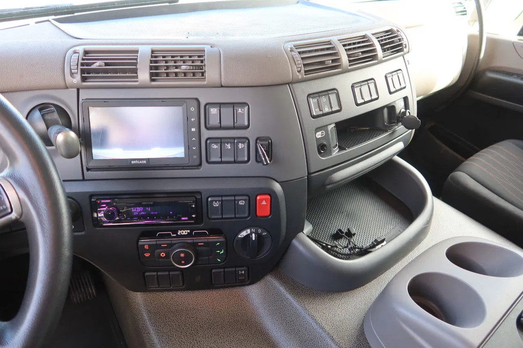 DAF CF 290 FA Bak + klep Dhollandia 2000 KG 18