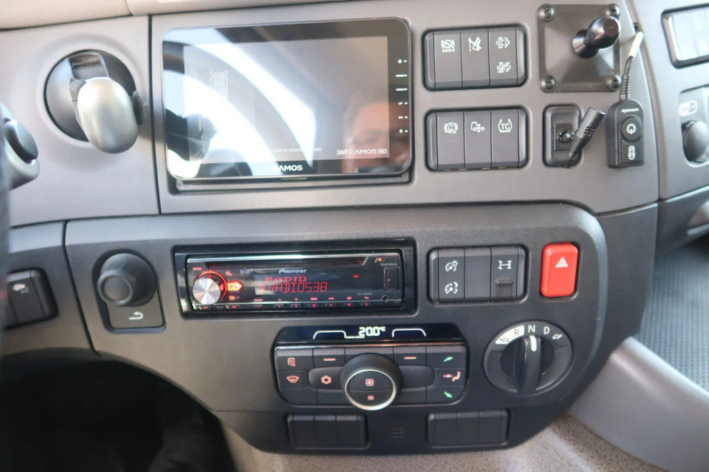 DAF CF 300 Koel/Vries Carrier iceland + Dhollandia 2500KG klep trenn wand 10