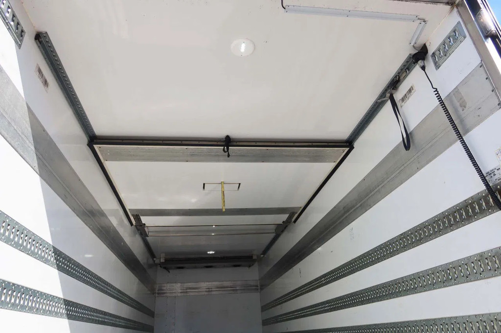 DAF CF 300 Koel/Vries Carrier iceland + Dhollandia 2500KG klep trenn wand 18