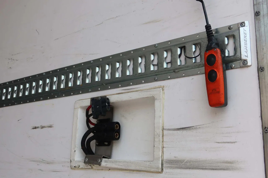 DAF CF 370 KoelVries+Klep FRC 04-2027 Dhollandia 1500 kg 13