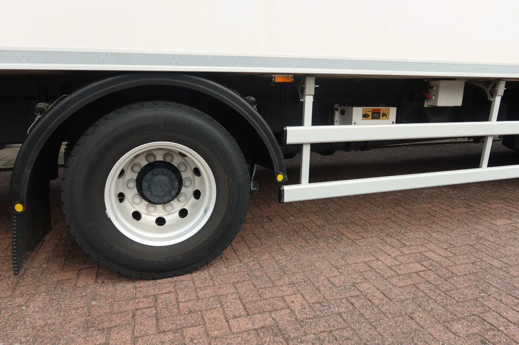 DAF CF 370 KoelVries+Klep FRC 04-2027 Dhollandia 1500 kg 16