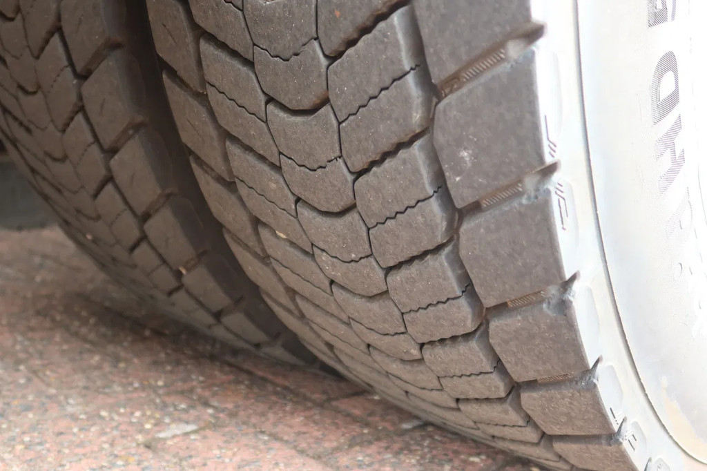 DAF CF 370 KoelVries+Klep FRC 04-2027 Dhollandia 1500 kg 18