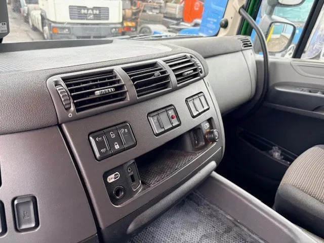 DAF CF 400 SPACECAB (EURO 6 / AS-TRONIC / 8.000 KG. FRONT AXLE / AIRCONDITIONING / FRIDGE / CAMERA SYSTEM / COMPLETE SPOILERSET / ETC.) 13