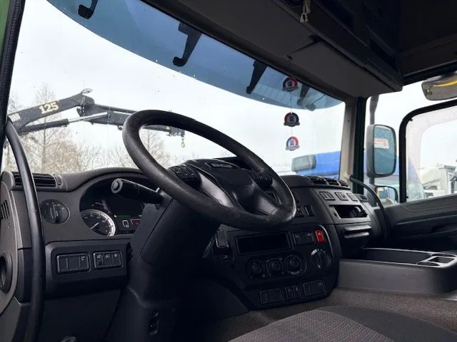 DAF CF 400 SPACECAB (EURO 6 / AS-TRONIC / 8.000 KG. FRONT AXLE / AIRCONDITIONING / FRIDGE / CAMERA SYSTEM / COMPLETE SPOILERSET / ETC.) 9