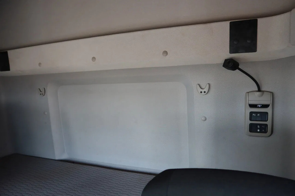 DAF CF 410 Bak+Klep Dhollandia 2.000 kg Slaapcabine 7