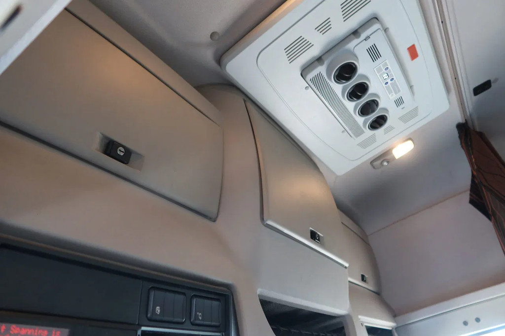 DAF CF 410 Bak+Klep Dhollandia 2.000 kg Slaapcabine 8