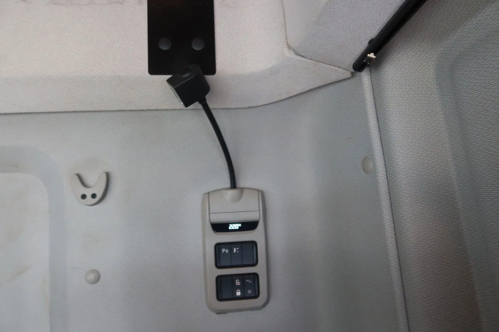 DAF CF 410 Bakwagen + Onderschuif klep 7