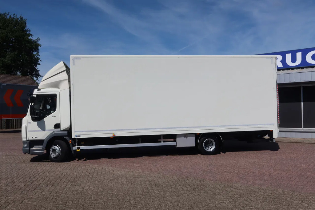 DAF LF 210 Bakwagen + DHollandia 2000 kg 11