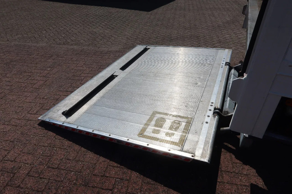 DAF LF 210 Bakwagen + DHollandia 2000 kg 13