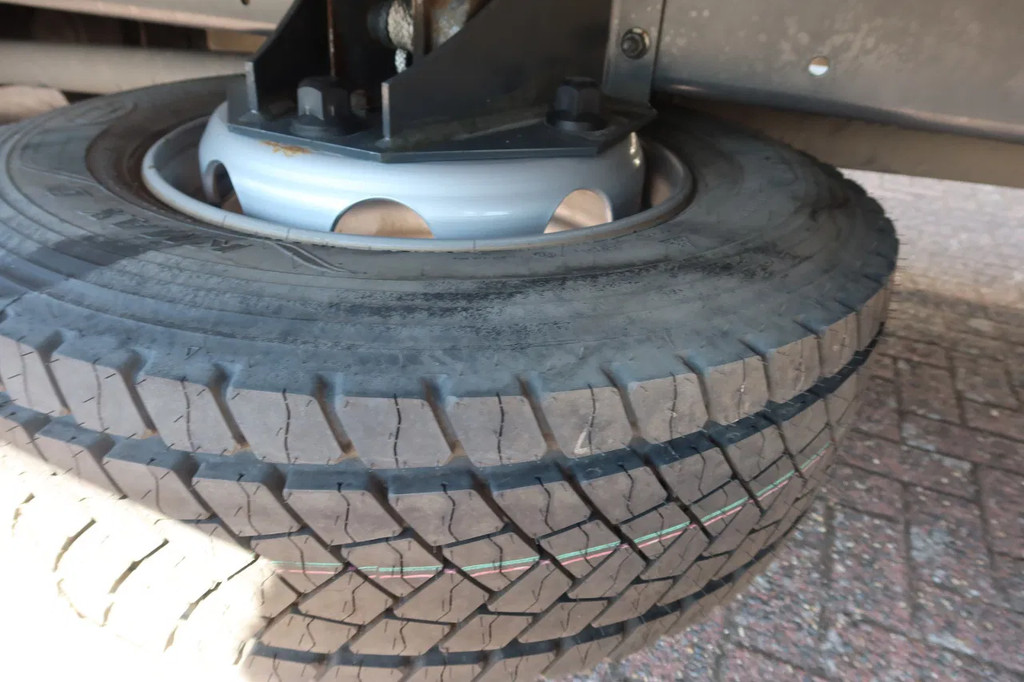 DAF LF 210 Bakwagen + DHollandia 2000 kg 18