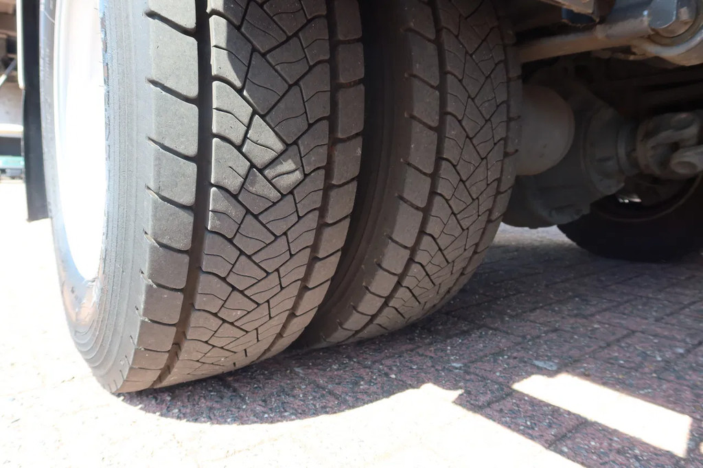 DAF LF 210 Bakwagen + DHollandia 2000 kg 19