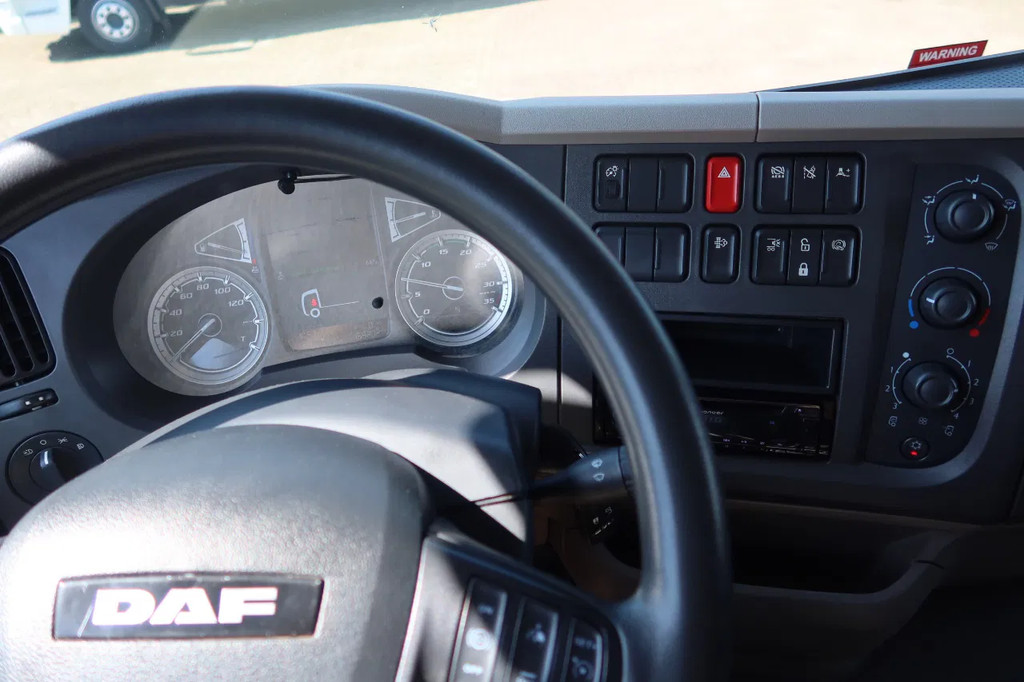 DAF LF 210 Bakwagen + DHollandia 2000 kg 9