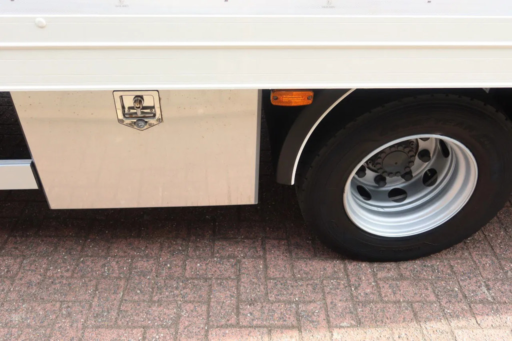 DAF LF 210 Bakwagen+ Dhollandia 1500 kg 16