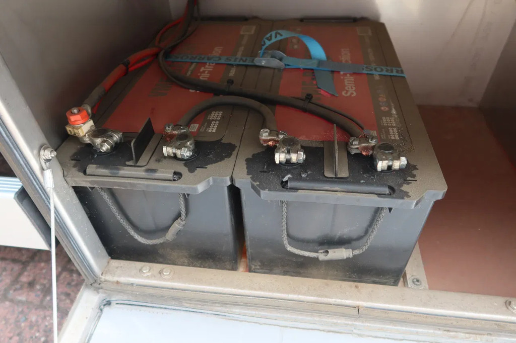 DAF LF 210 Bakwagen+ Dhollandia 1500 kg 20