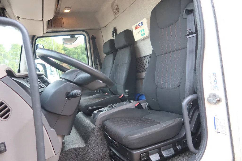 DAF LF 210 Bakwagen+ Dhollandia 1500 kg 7