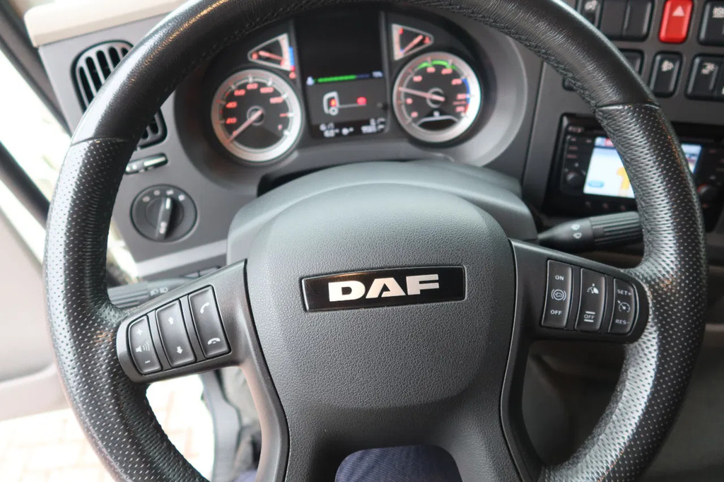 DAF LF 210 Bakwagen+ Dhollandia 1500 kg Comfort cabine 13
