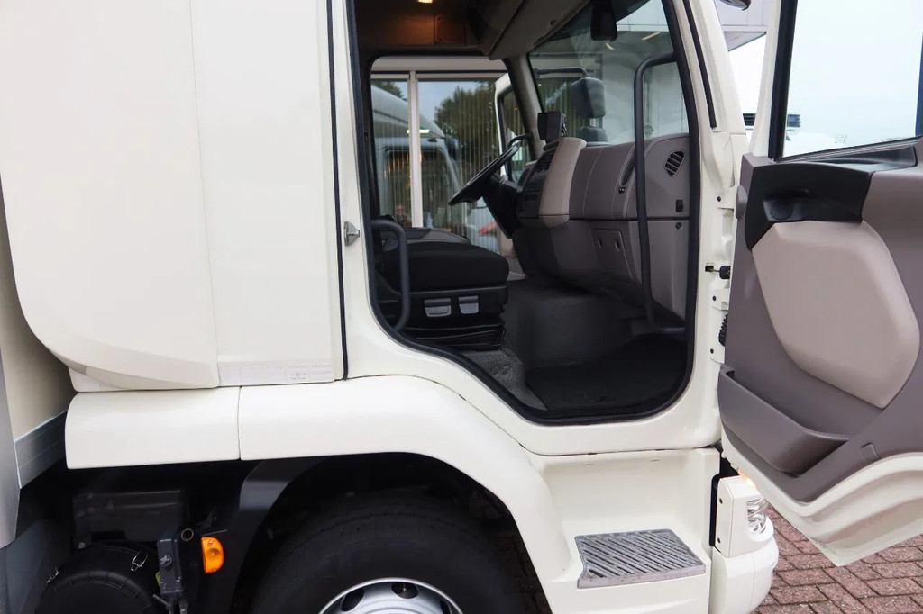 DAF LF 210 Bakwagen+ Dhollandia 1500 kg Comfort cabine 14