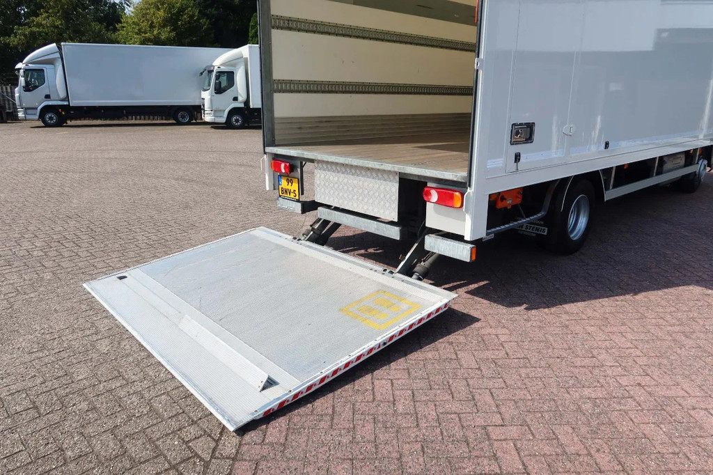 DAF LF 210 Bakwagen + Dhollandia klep 1500 kg 16