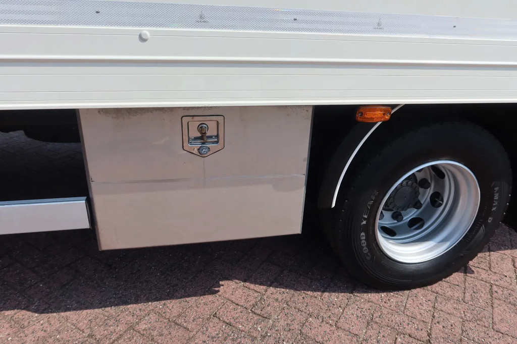 DAF LF 210 Bakwagen + Dhollandia klep 1500 kg 19