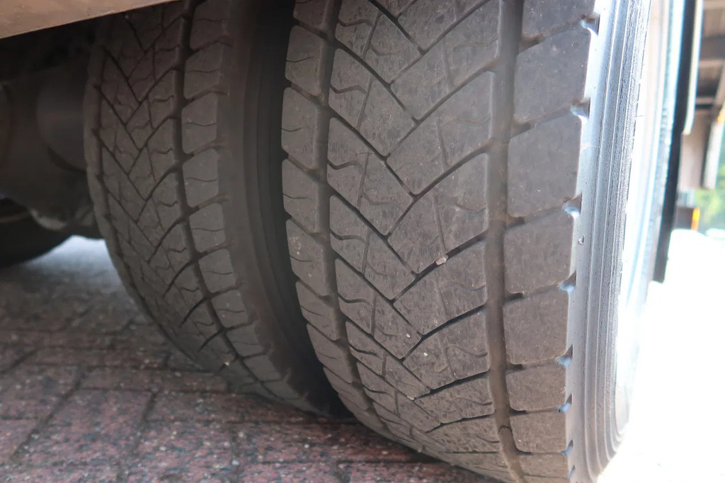 DAF LF 210 Bakwagen + Dhollandia klep 1500 kg 20