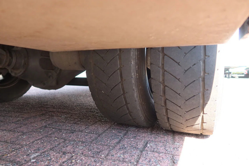 DAF LF 210 FA Bakwagen + Dhollandia 2000 kg klep extra accu set, 3x bindrail + stang. 19