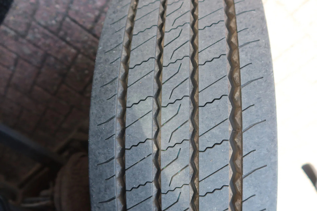 DAF LF 210 FA Bakwagen + Dhollandia 2000 kg klep extra accu set, 3x bindrail + stang. 20