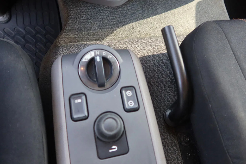 DAF LF 210 FA Bakwagen + Dhollandia 2000 kg klep extra accu set, 3x bindrail + stang. 7