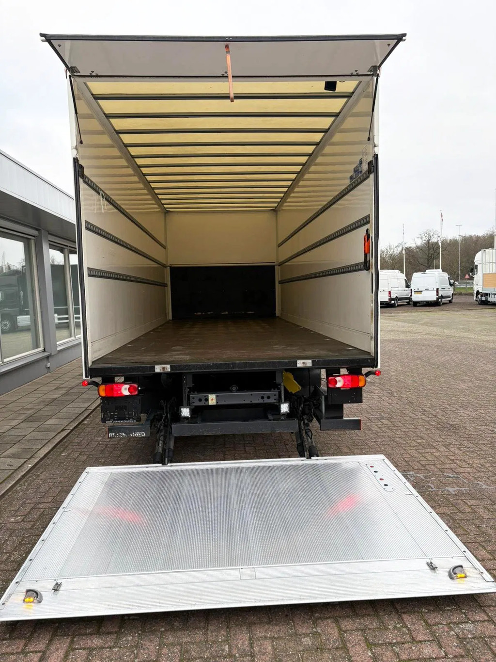 DAF LF 230 Bakwagen + Klep Dhollandia 1.000 kg 4