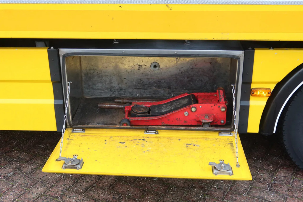 DAF LF 230 FA Recovery ,Takelwagen, Falkom syteem + Lier/Winch, 3 Lader, 4 persoons. 9