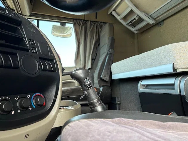 DAF XF 105.460 SPACECAB (ZF16 MANUAL GEARBOX / MX-BRAKE / 870+430 LITER TANK / FRIDGE / AIRCONDITIONING) 8