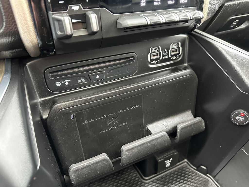Dodge RAM 1500 5.7 V8 LARAMIE / LPG / TREKHAAK 3.5T / ADAPTIVE CRUISE / LUCHTVERING / CAMERA / PANO / 12 INCH SCREEN / DELMONICO RED 17