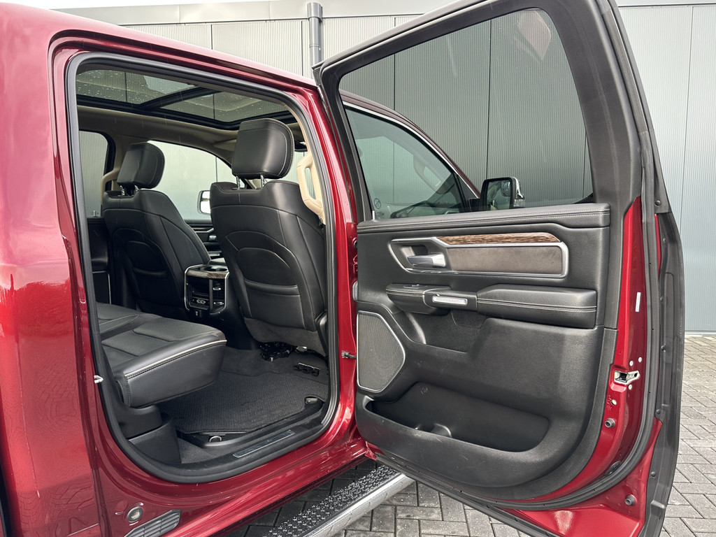 Dodge RAM 1500 5.7 V8 LARAMIE / LPG / TREKHAAK 3.5T / ADAPTIVE CRUISE / LUCHTVERING / CAMERA / PANO / 12 INCH SCREEN / DELMONICO RED 8