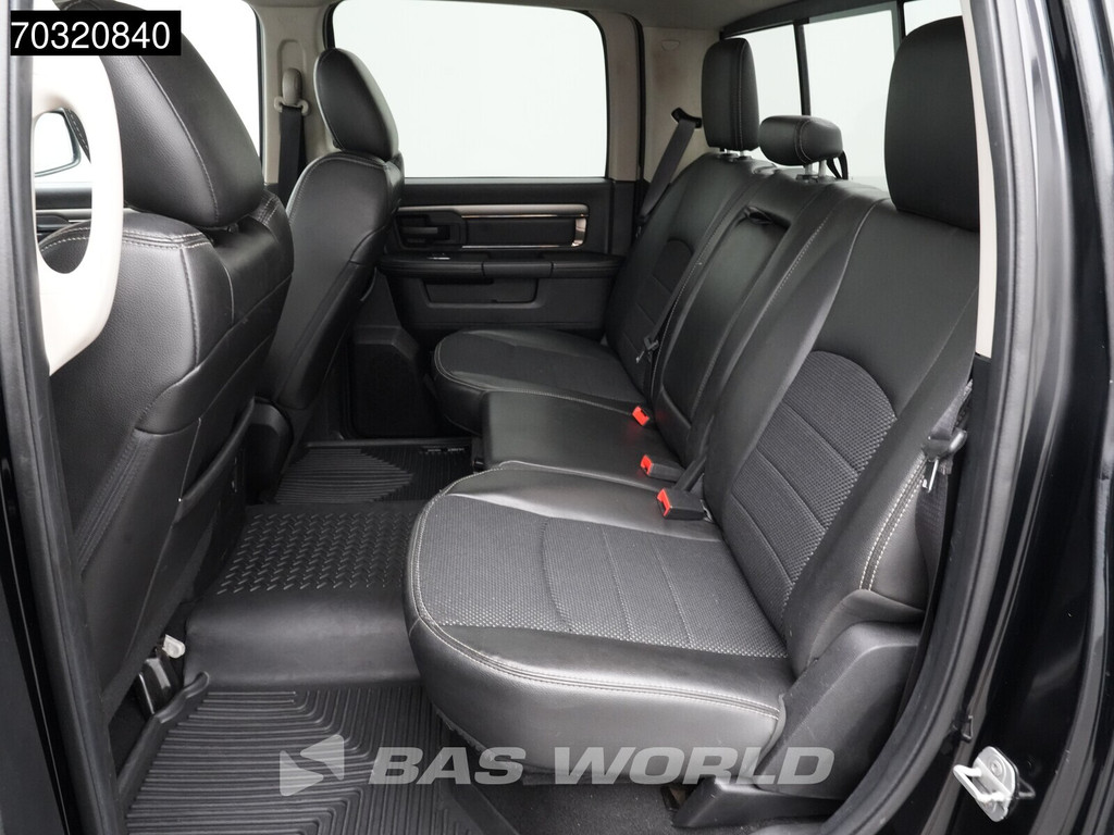 Dodge RAM 1500 5.7 V8 LPG Black Edition Navi Camera Xenon Trekhaak Bedcover Airco Trekhaak Cruise control 17