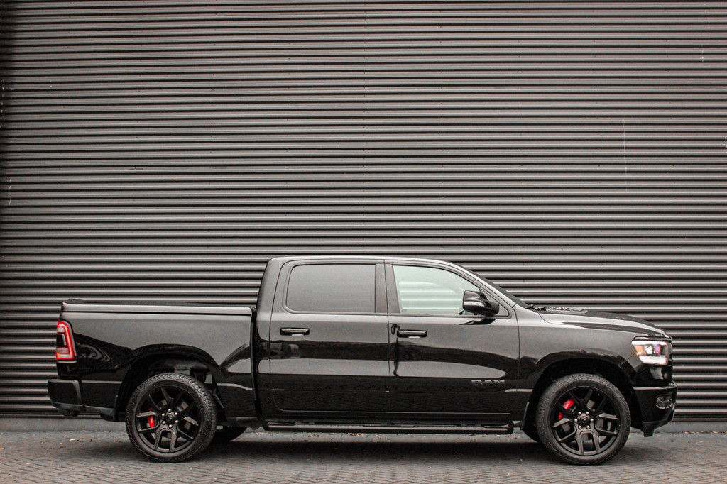 Dodge Ram 5.7 V8 HEMI 1500 BLACK EDITION / 100DKM / DIRECT RIJDEN / APPLE CARPLAY / 22 INCH / FULL BLACK / RED-LINE / SPORT / PANO 7