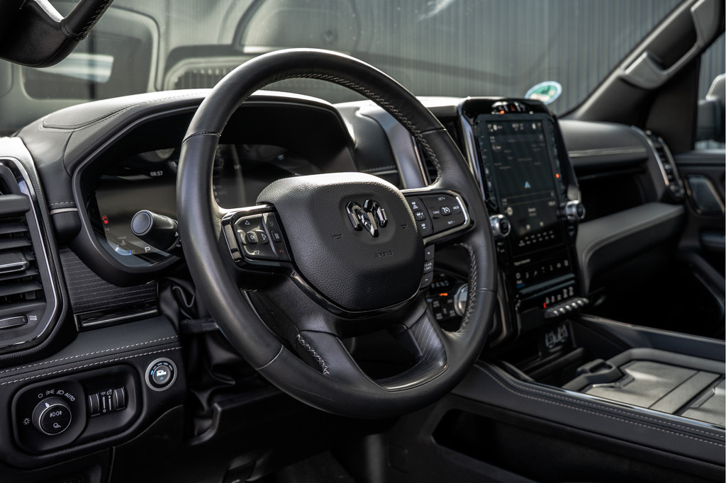 Dodge Ram 1500 1500 LIMITED 5.7L V8 | 1e Eigenaar | Head up | Luchtvering | Rambox | Split Tailgate | Pano | Harman / Kardon 11