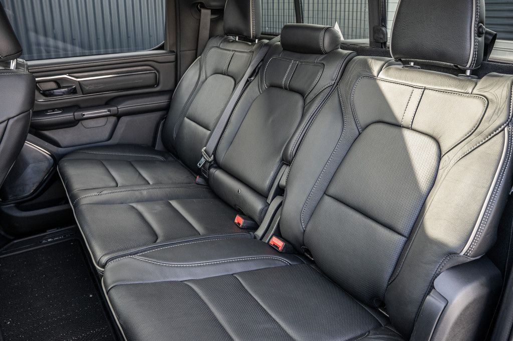 Dodge Ram 1500 1500 LIMITED 5.7L V8 | 1e Eigenaar | Head up | Luchtvering | Rambox | Split Tailgate | Pano | Harman / Kardon 14