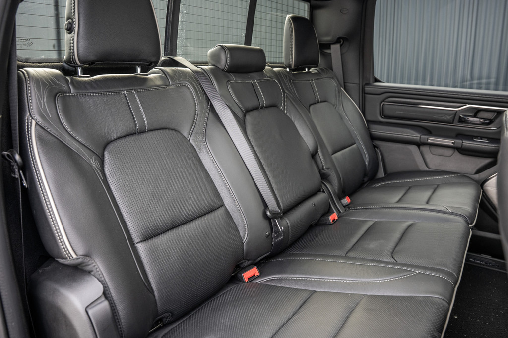 Dodge Ram 1500 1500 LIMITED 5.7L V8 | 1e Eigenaar | Head up | Luchtvering | Rambox | Split Tailgate | Pano | Harman / Kardon 15