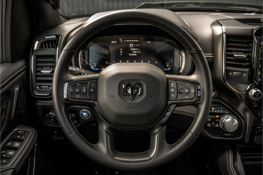 Dodge Ram 1500 1500 LIMITED 5.7L V8 | 1e Eigenaar | Head up | Luchtvering | Rambox | Split Tailgate | Pano | Harman / Kardon 16