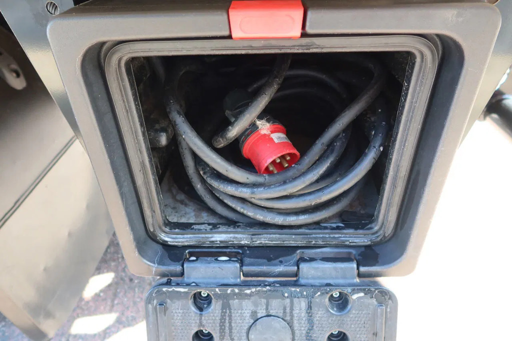 FUSO Canter Thermoking T 600R Koel/Vries + Laadklep 10